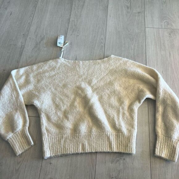 Abercrombie and fitch women’s sweater size xs - Picture 2 of 6